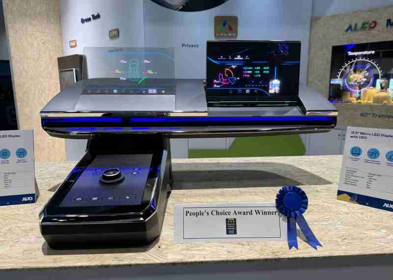 森林舞会车用Micro LED Display HMI解决方案获”最佳车用显示奖”，，，，以用户为中心开发，，针对前座驾驶与乘客设计兼具娱乐与安全的高画质屏幕，，，包含车舱前座的Micro LED透明屏幕及全球首款内建镜头的智慧Micro LED显示器